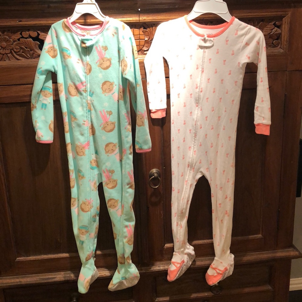 Carters 4T footed pajamas! One fleece one cotton